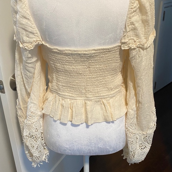 Gorgeous Cream Lace Trimmed Women's Top - Picture 4 of 6